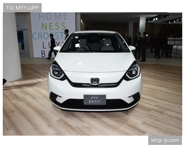 拉菲尼亚训练完顺手买了辆超跑，说是为了省油