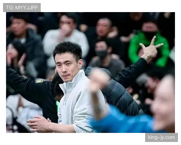 赵继伟拎外卖那一幕，手腕上的表把外卖都抢镜了